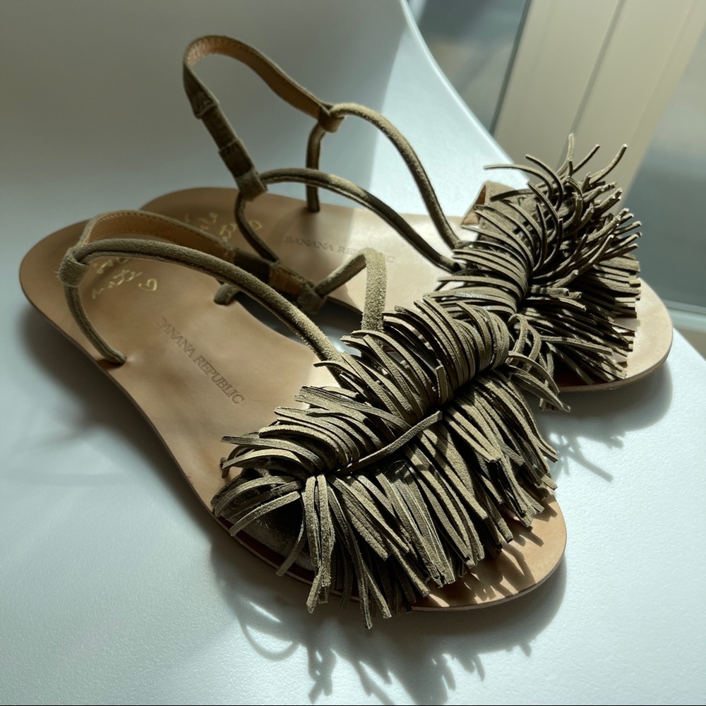 [Banana Republic] Riley Fringe Sandal in Tan